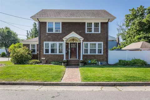 34 Marvin St, Patchogue, NY 11772 photo 1