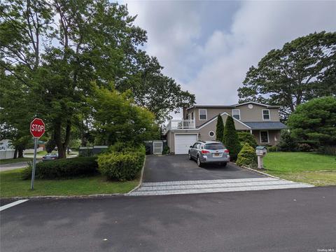 205 Pine Dr, Bay Shore, NY 11706 photo 1