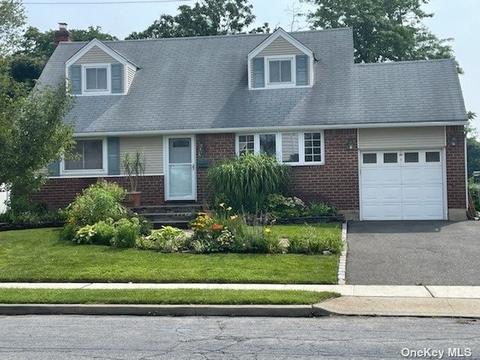 8 Arthur Ct, Plainview, NY 11803 photo 1