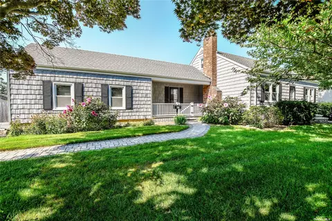 37 Pine Blvd, Patchogue, NY 11772 photo 1