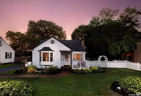 33 Walnut Ave, Patchogue, NY 11772 photo 1