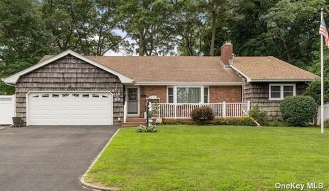 18 Hallock Rd, Patchogue, NY 11772 photo 1