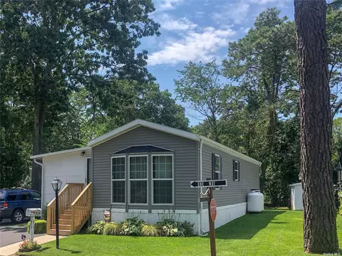 525 D19 Riverleigh, Riverhead, NY 11901 photo 1