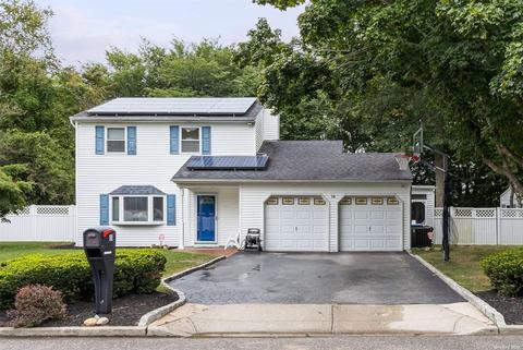 14 Eason Dr, Ridge, NY 11961 photo 1