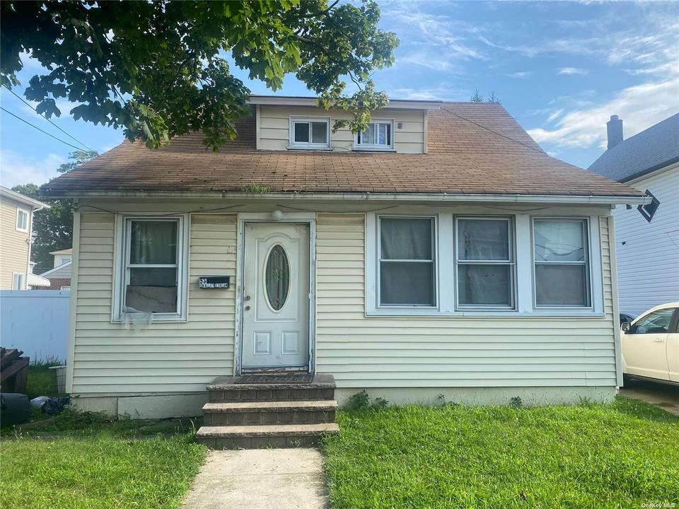 53 E Valley Stream Blvd, Valley Stream, NY 11580