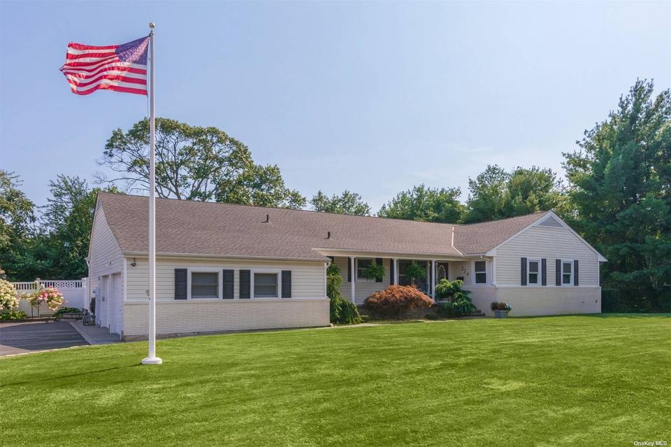 224 Phelps Ln, North Babylon, NY 11703 1 photo MLS 3344066 Movoto