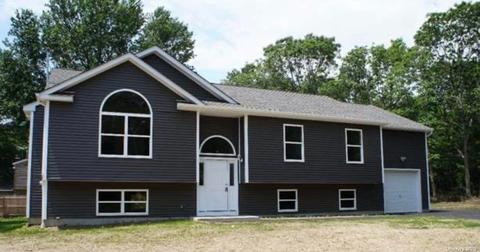 89 Fox Run Ln, Riverhead, NY 11901 photo 1