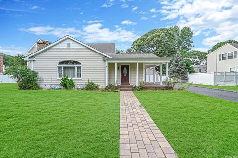 23 Arlington St, Patchogue, NY 11772 photo 1