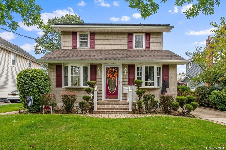 25 Clark Ave, Lynbrook, NY 11563 1 photo MLS 3347771 Movoto