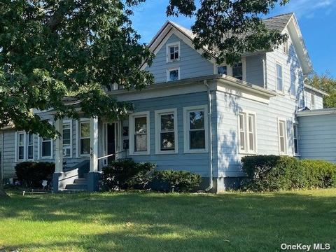 76 Amity St, Patchogue, NY 11772 photo 1