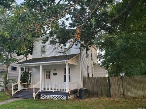 150 Oak St, Patchogue, NY 11772 photo 1