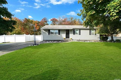 99 Circle Dr, Patchogue, NY 11772 photo 1