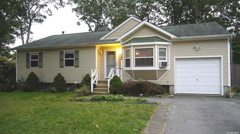 130 Patchogue Ave, Mastic, NY 11950 photo 1
