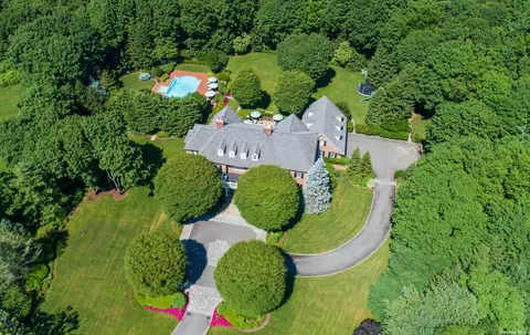 6 Orchard Ln, Old Westbury, NY 11568