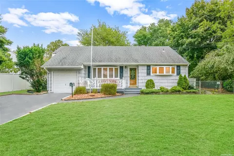77 Andreano Ave, Patchogue, NY 11772 photo 1