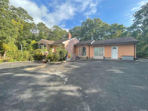 281 W Montauk, Hampton Bays, NY 11946 photo 1