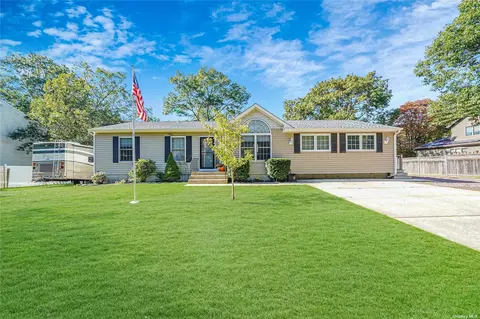 22 Mill St, Patchogue, NY 11772 photo 1