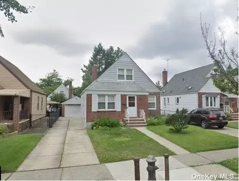 82-52 266 St, Glen Oaks, NY 11004