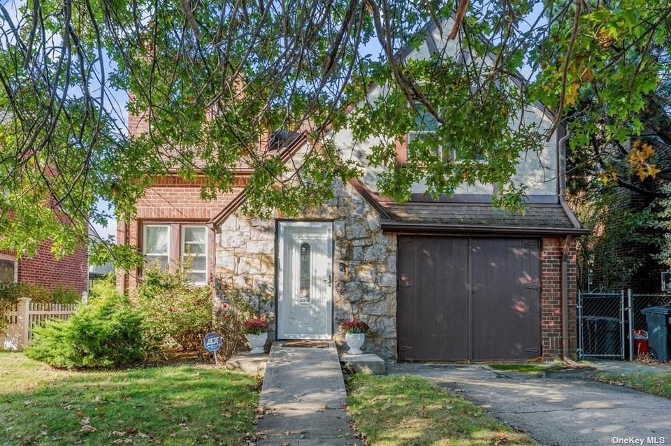 19 Poppy Ave, Franklin Square, NY 11010 17 Photos MLS 3355650 Movoto