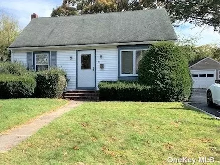 21 Walnut Ave, Patchogue, NY 11772 photo 1