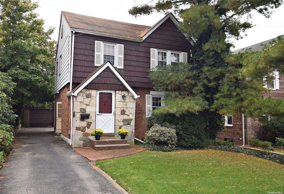 24828 Cambria Ave, Little Neck, NY 11362 1 photo MLS 3356906 Movoto