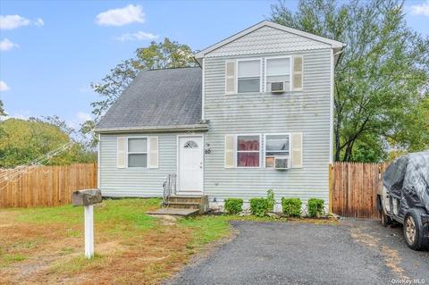 60 E Locust St, Central Islip, NY 11722 photo 1