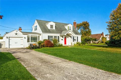 5 Euston Rd, Merrick, NY 11566 photo 1