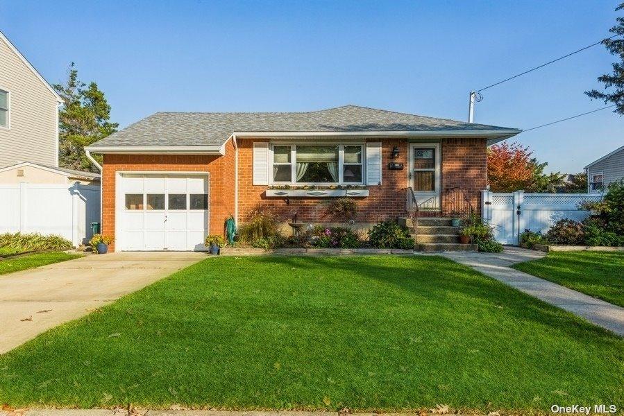 407 Avalon Pl, East Meadow, NY 11554 16 Photos MLS 3358679 Movoto