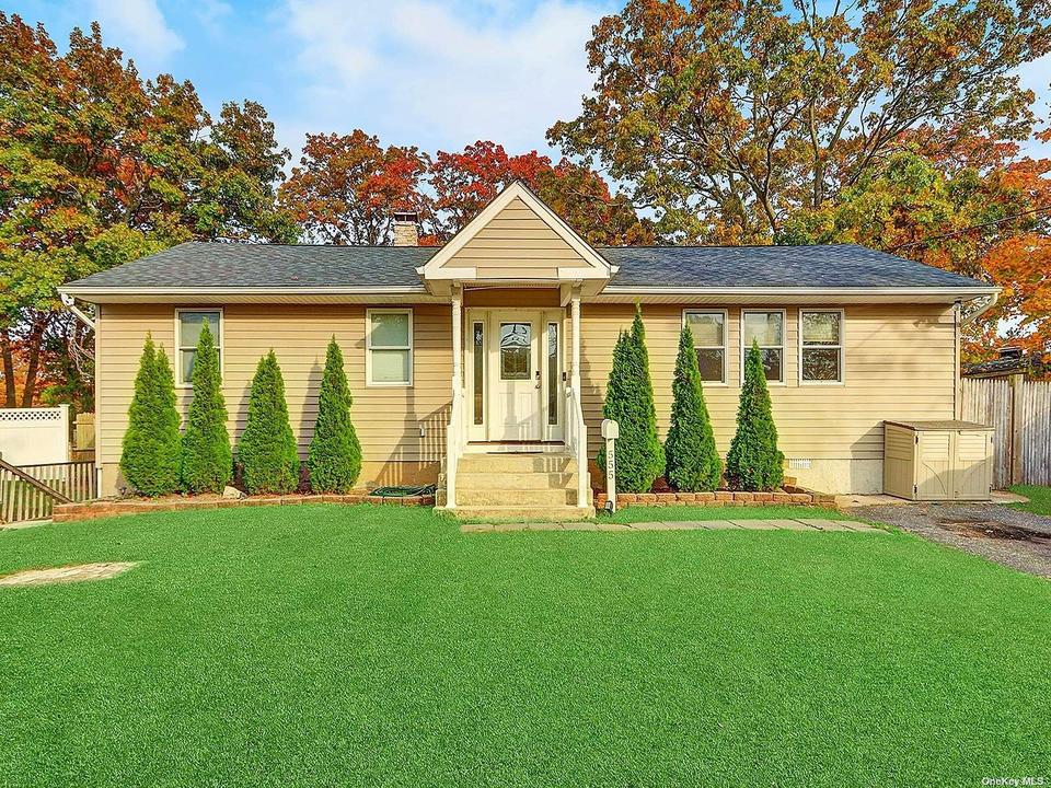 555 Ave, Islip Terrace, NY 11752 29 Photos MLS 3359574