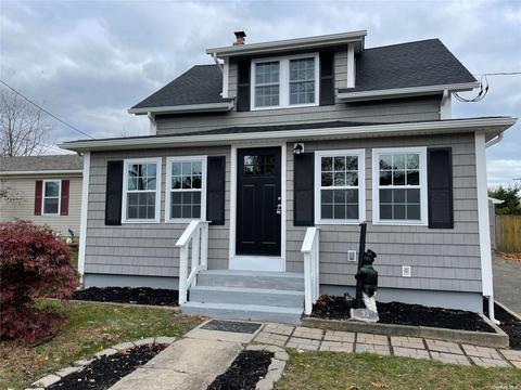 93 Chapel Dr, Patchogue, NY 11772 photo 1