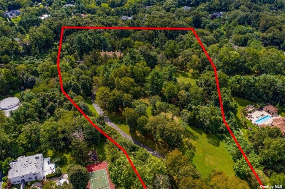 6850 N Hempstead Tpke, Oyster Bay Cove, NY 11791