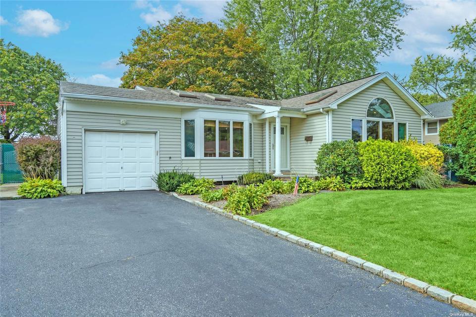 41 Radburn Dr, Commack, NY 11725 14 Photos MLS 3360204 Movoto