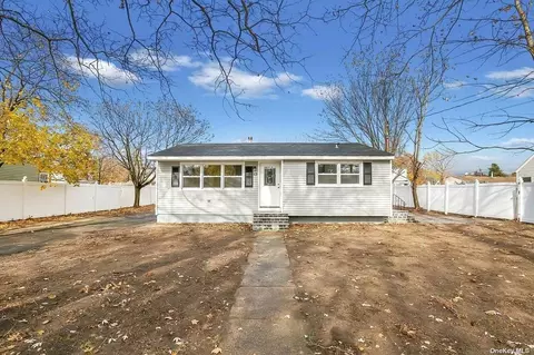 49 E Cedar St, Central Islip, NY 11722 photo 1