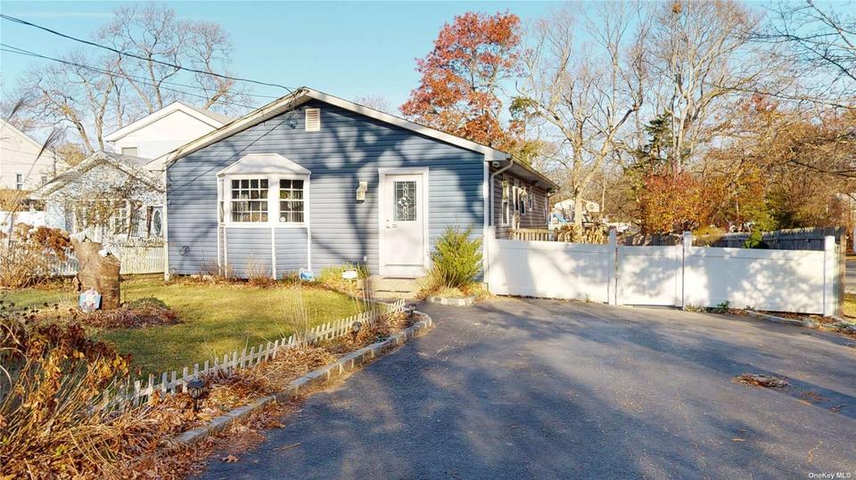 1 Roslyn Ave, Selden, NY 11784 32 Photos MLS 3363304 Movoto