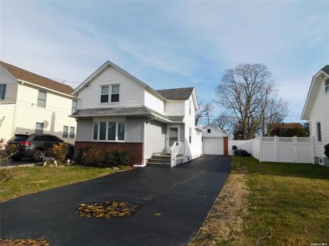 25 Wood Ave, Patchogue, NY 11772 photo 1