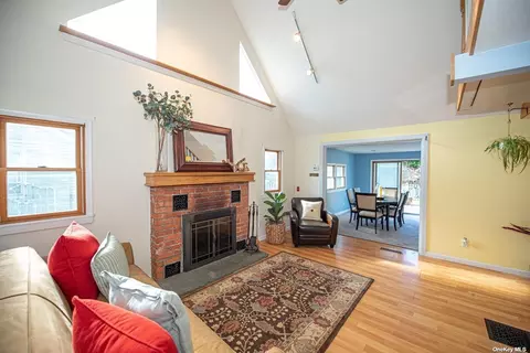 4 Ocean Ave, Patchogue, NY 11772 photo 1