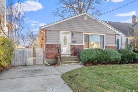 70 E Marshall St, Hempstead, NY 11550 photo 1