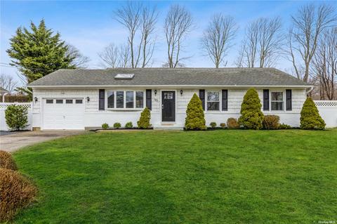 185 Smith St, Patchogue, NY 11772 photo 1