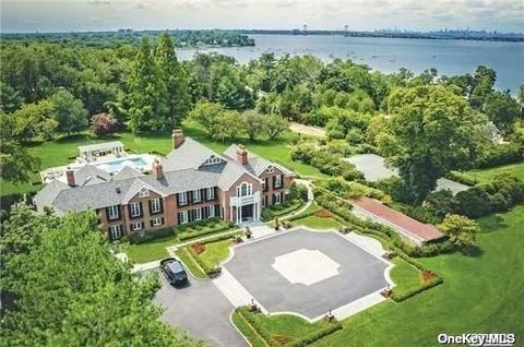 198 Kings Point Rd, Great Neck, NY 11024