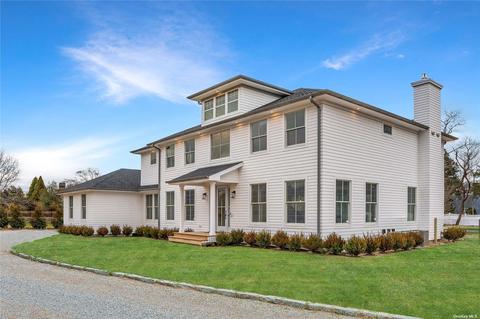 93 S Country Rd, Remsenburg, NY 11960