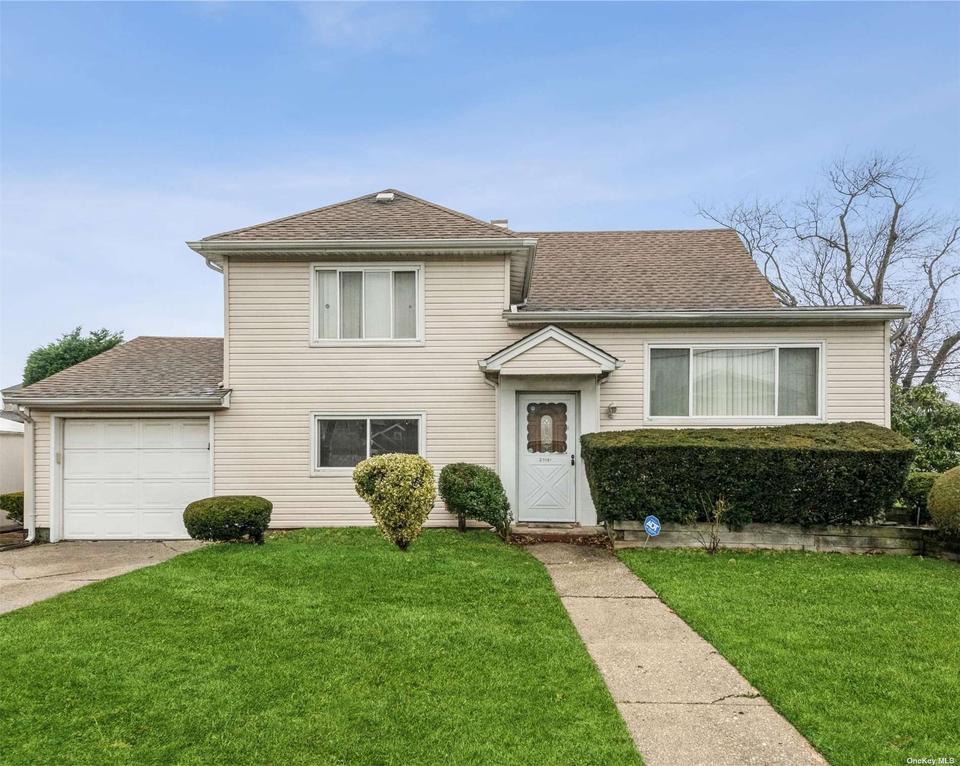 2716 Beach Dr, Merrick, NY 11566 27 Photos MLS 3368219 Movoto