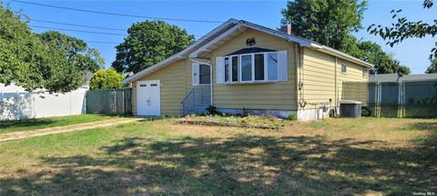 40 Elm St, Central Islip, NY 11722 photo 1