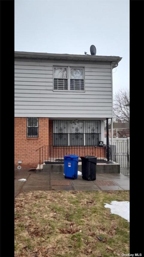 78-18 165 St, Flushing, NY 11366 photo 1