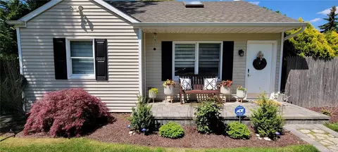 133 Shaber Rd, Patchogue, NY 11772 photo 1
