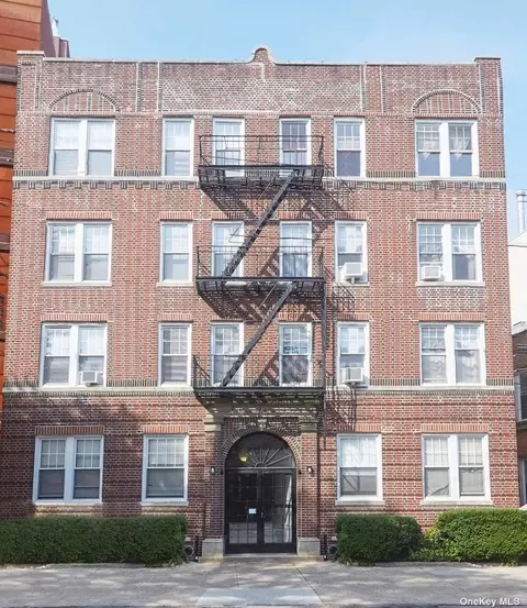 29-12 Newtown Ave, Astoria, NY 11102