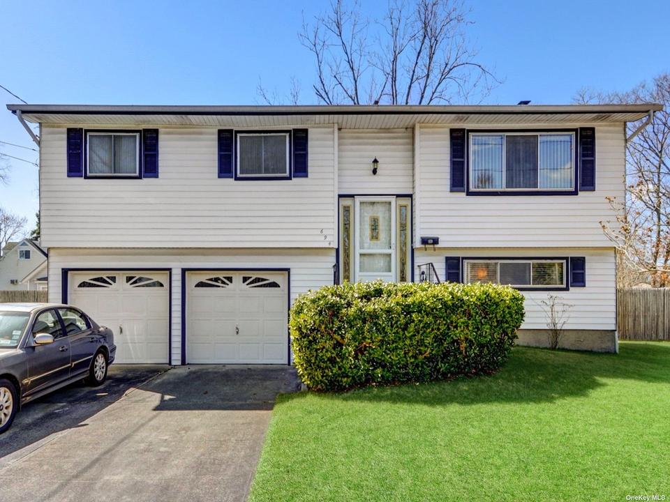 694 Broadway, Brentwood, NY 11717 22 Photos MLS 3386248 Movoto