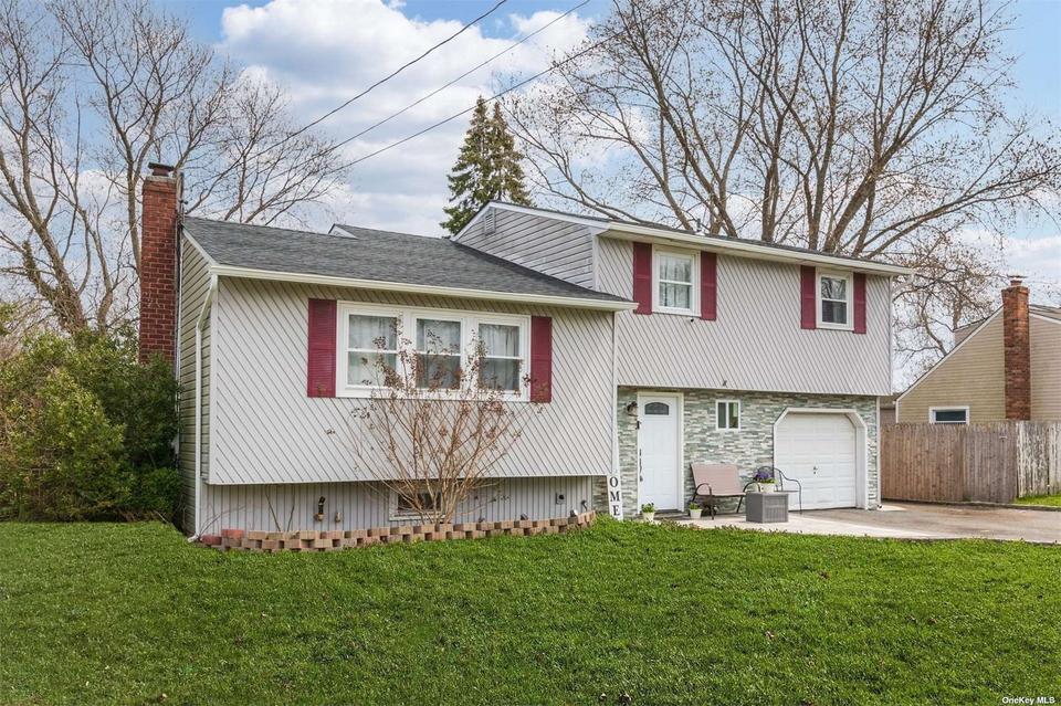 15 Willow St, Selden, NY 11784 20 Photos MLS 3391202 Movoto