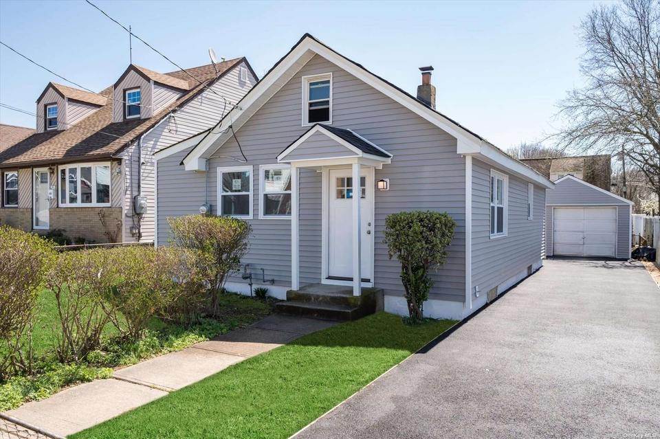 50 E Pennywood Ave, Roosevelt, NY 11575 18 Photos MLS 3391318 Movoto