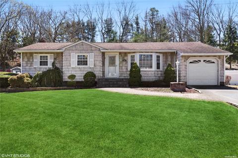 60 Gannet Dr, Commack, NY 11725 photo 1