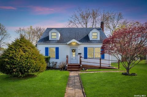 60 Harris St, Patchogue, NY 11772 photo 1